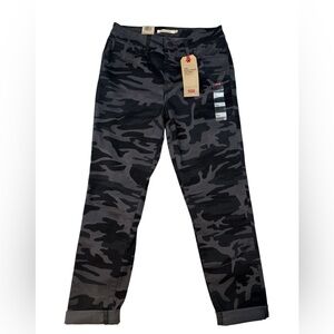 Levi’s 721 High Rise Skinny Ankle Jeans Camo NWT Women’s 8 W29